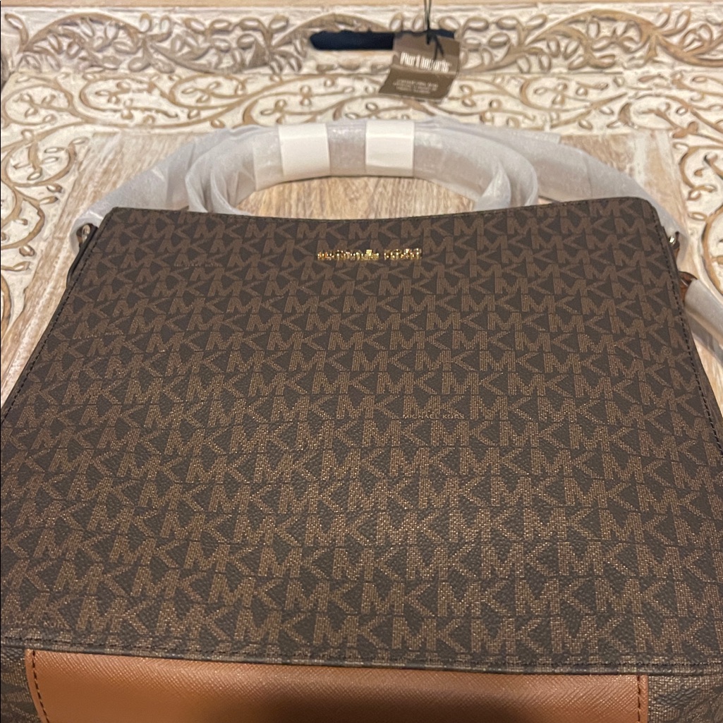 Brand New Michael Kors Brown Large Jet Set Travel Crossbody Bag Brand New Michael Kors Brown Large Jet Set Travel Crossbody Bag